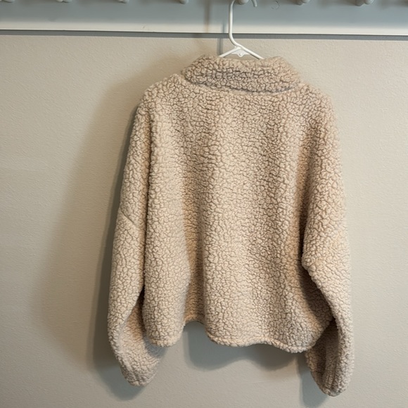 Express teddy bear coat. With pockets. Size xl. White. Perfect winter coat. - Picture 2 of 3